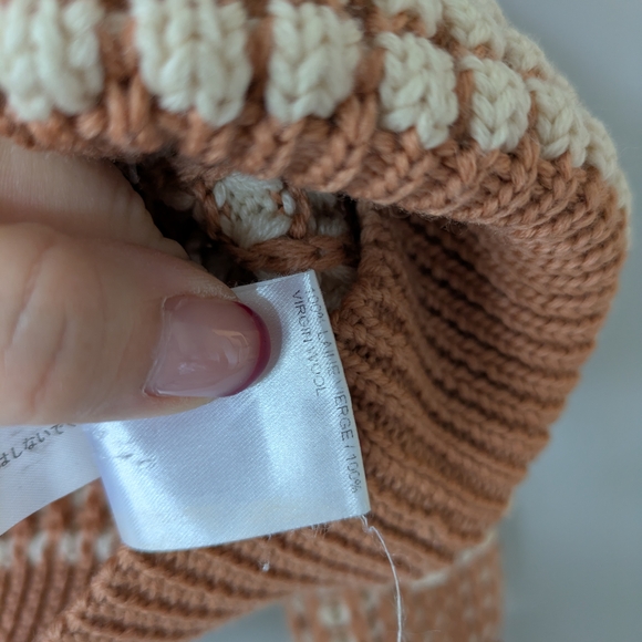 Chloe Women's Colorblock Knit Sweater - Picture 3 of 4